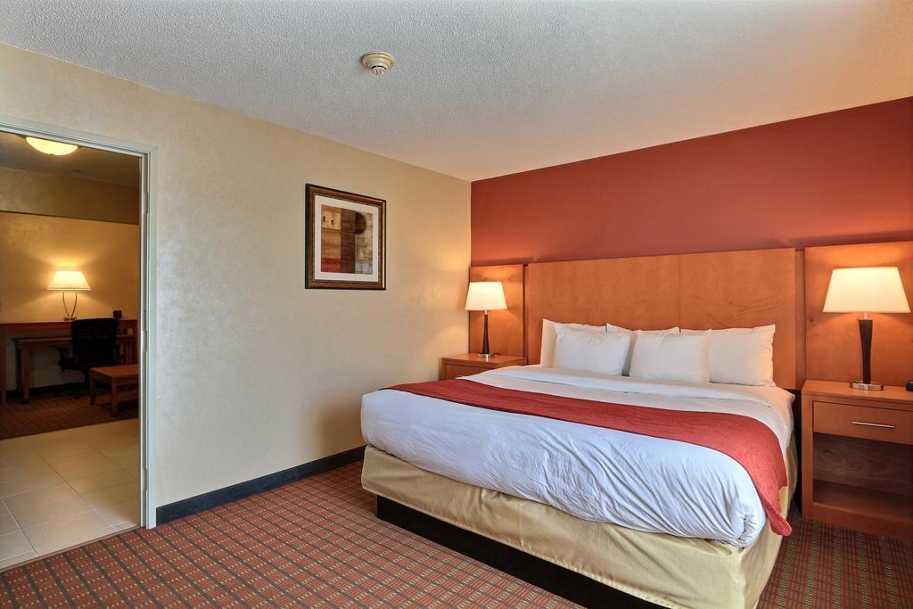 Comfort Suites Auburn Hills-Detroit Экстерьер фото