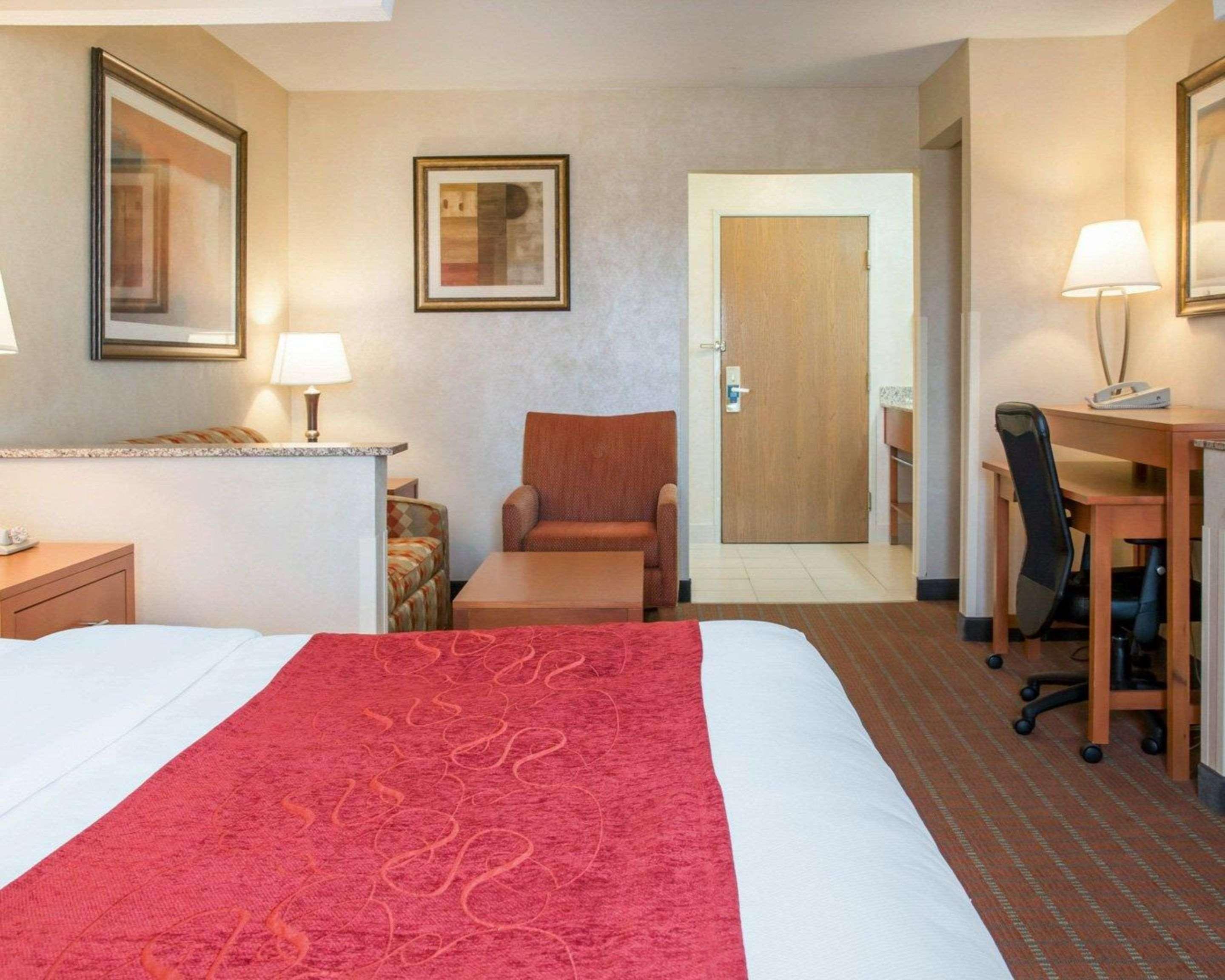 Comfort Suites Auburn Hills-Detroit Экстерьер фото