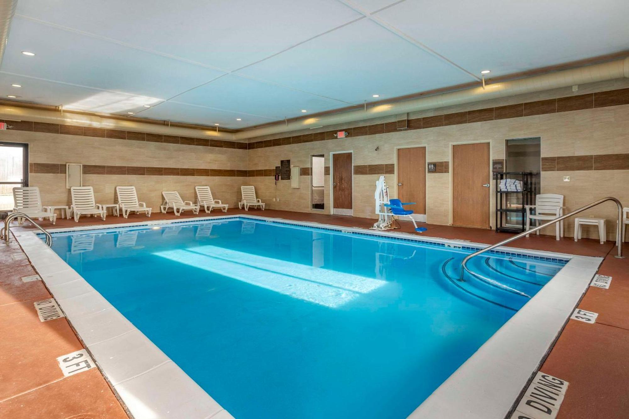 Comfort Suites Auburn Hills-Detroit Экстерьер фото