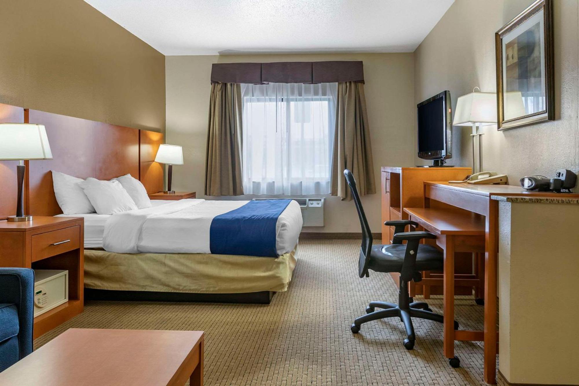 Comfort Suites Auburn Hills-Detroit Экстерьер фото