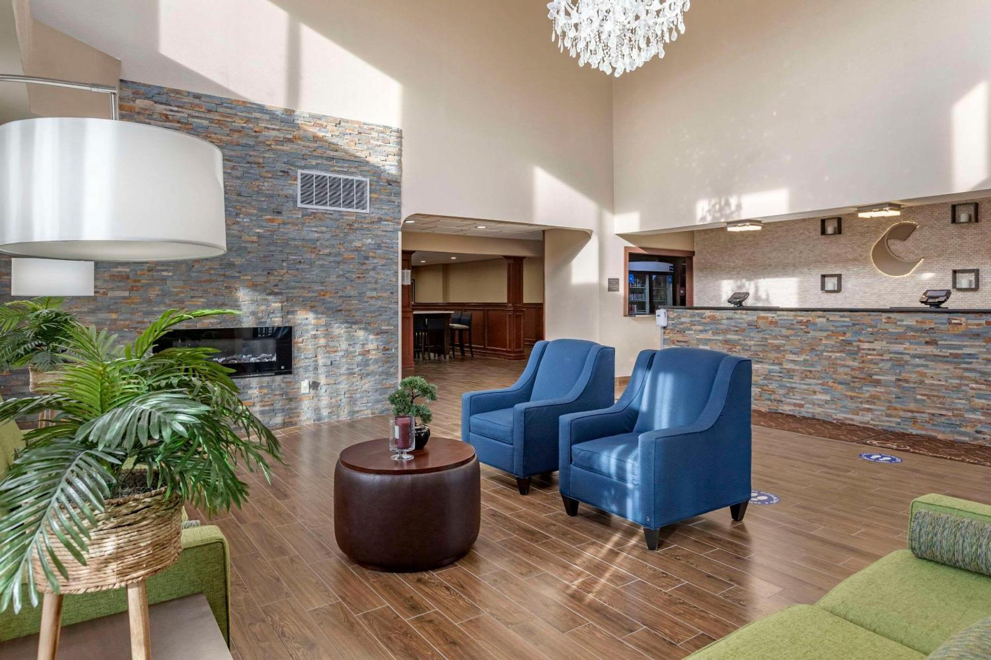 Comfort Suites Auburn Hills-Detroit Экстерьер фото